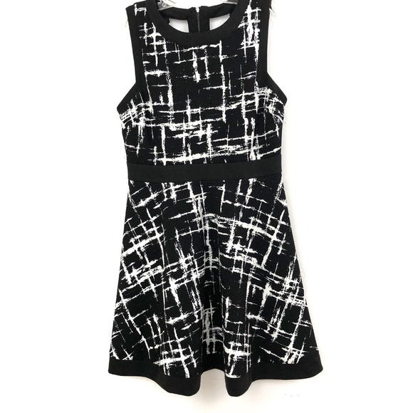 Skies are Blue Dresses & Skirts - Skies are Blue black & white fit n flare dress 413